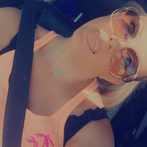 Meet your Posher, Sereena - Picture 1 of 1